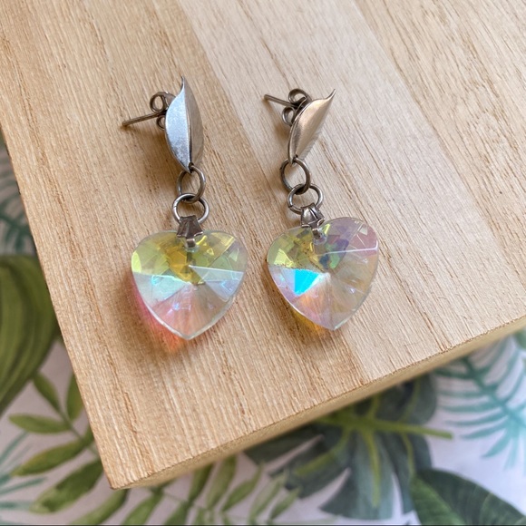 FREE with any purchase ✨Holographic geometric heart earrings 💖 - Picture 3 of 5